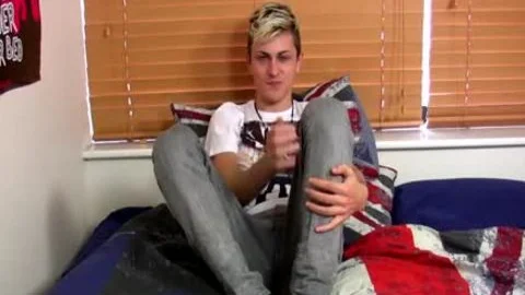 Skylar West Plays With His long 10-Pounder And drills His butthole
